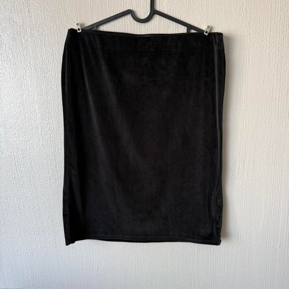 Modcloth Women's Black Velvet Corduroy Skirt